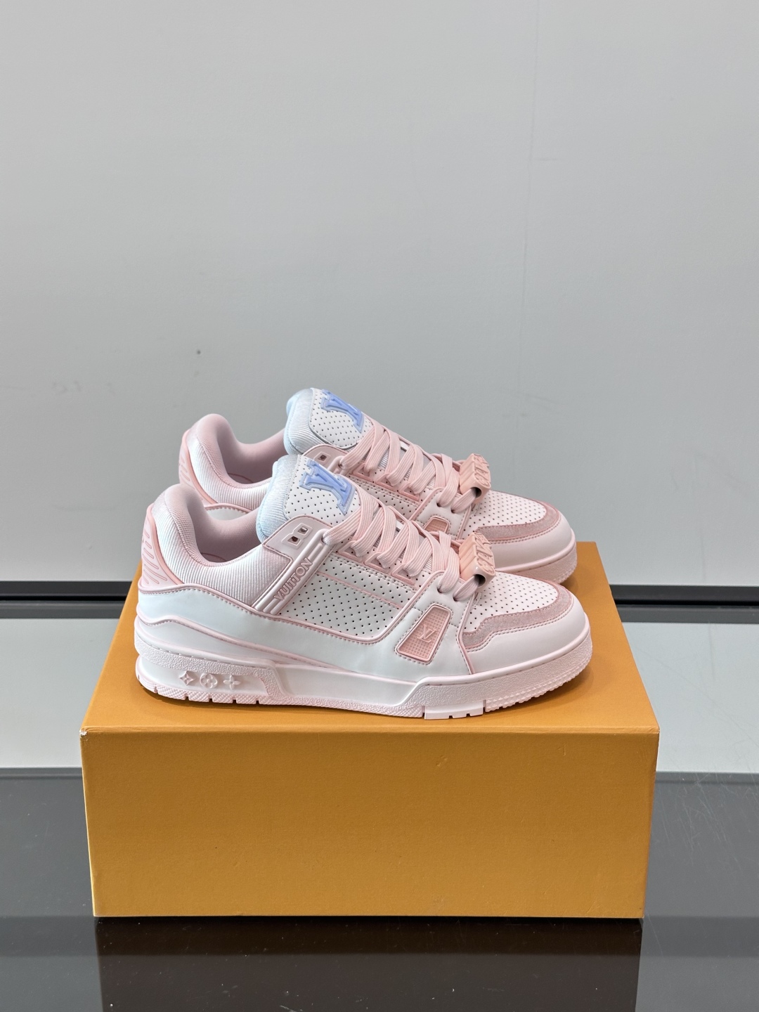 L. v TRAINER 水洗渐变运动鞋 重工打造特别版 采用水染小牛皮水洗工艺，精致单品，后部 #54