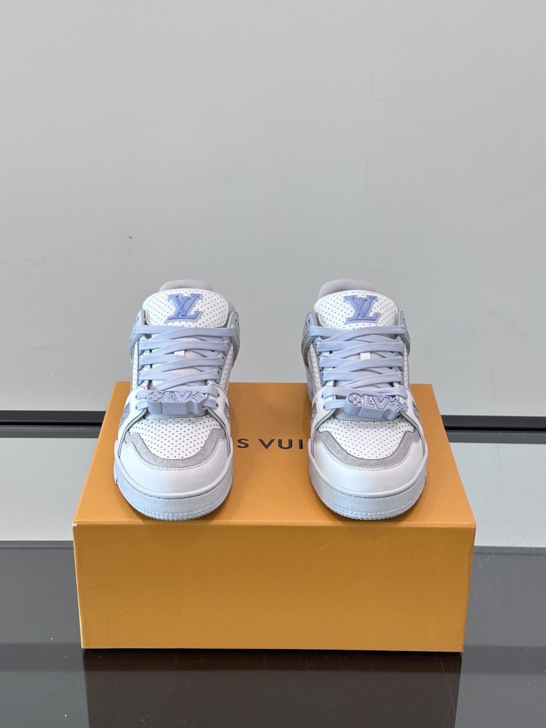 L. v TRAINER 水洗渐变运动鞋 重工打造特别版 采用水染小牛皮水洗工艺，精致单品，后部 #54