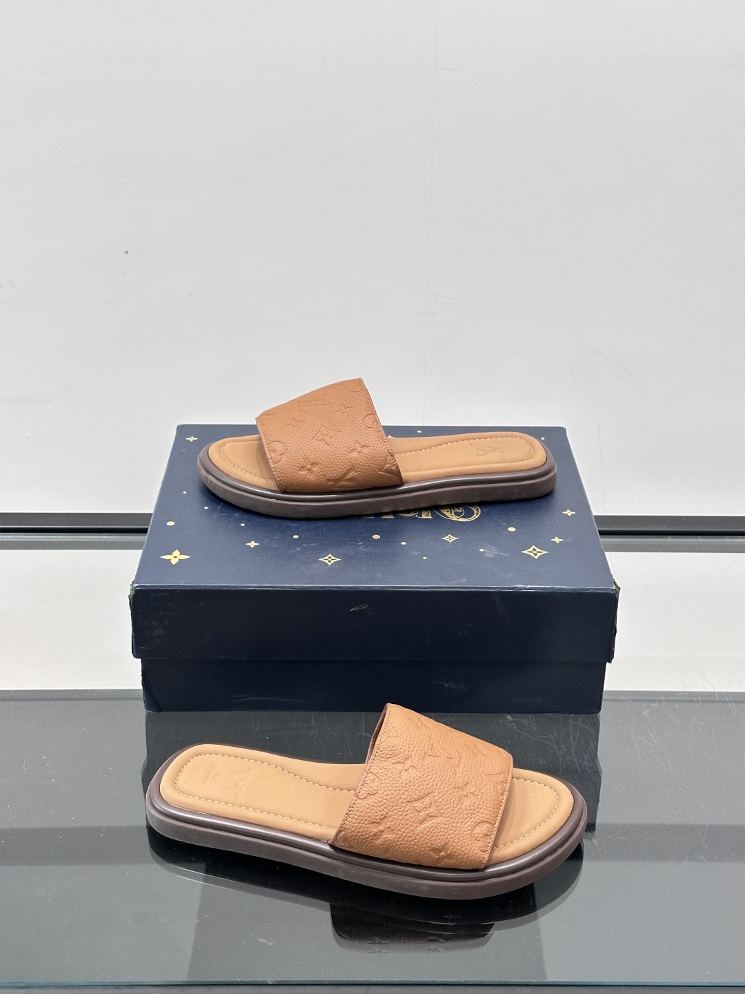 Louis Vuitton ss25 new arrival LV驴牌春夏系列新款平底沙滩拖鞋🥿简约精致