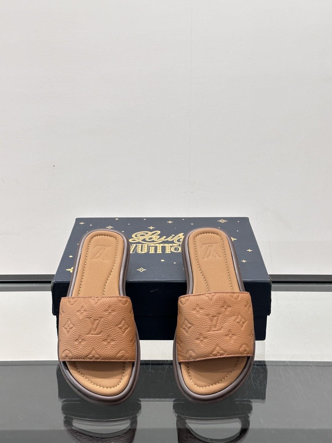 Louis Vuitton ss25 new arrival LV驴牌春夏系列新款平底沙滩拖鞋🥿简约精致