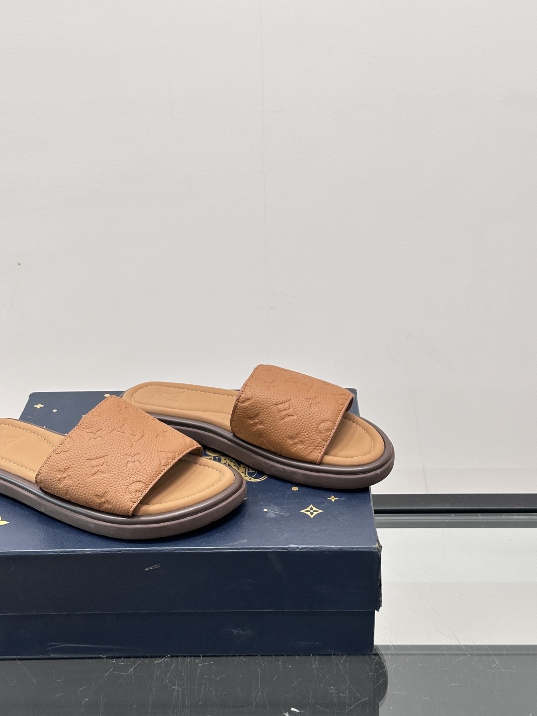 Louis Vuitton ss25 new arrival LV驴牌春夏系列新款平底沙滩拖鞋🥿简约精致