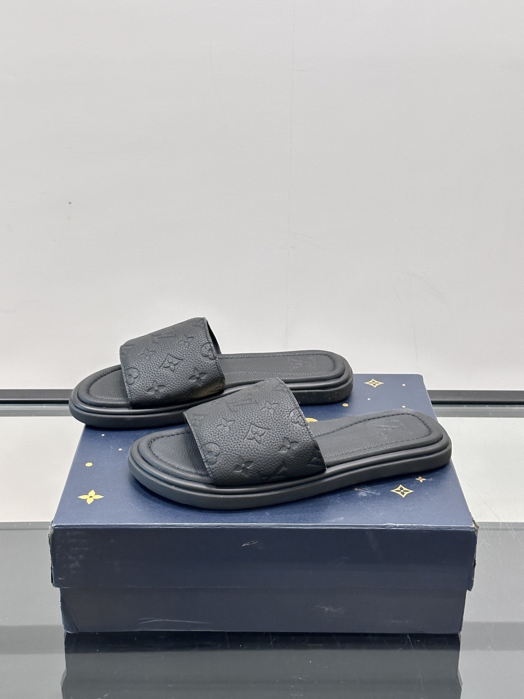 Louis Vuitton ss25 new arrival LV驴牌春夏系列新款平底沙滩拖鞋🥿简约精致