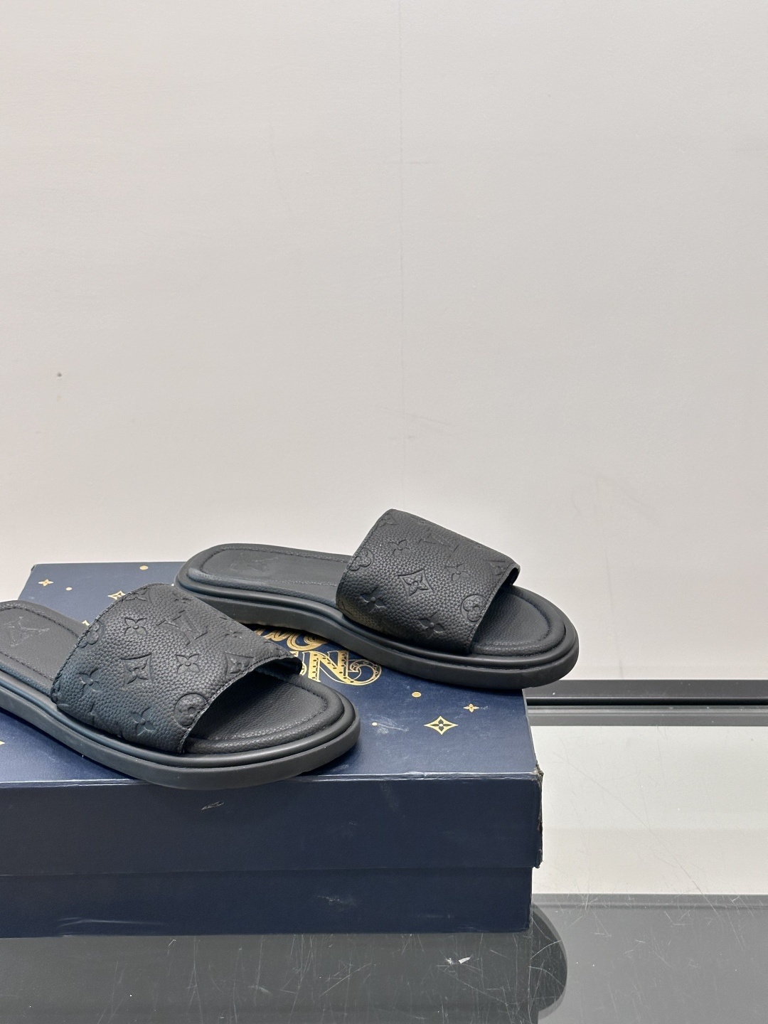 Louis Vuitton ss25 new arrival LV驴牌春夏系列新款平底沙滩拖鞋🥿简约精致