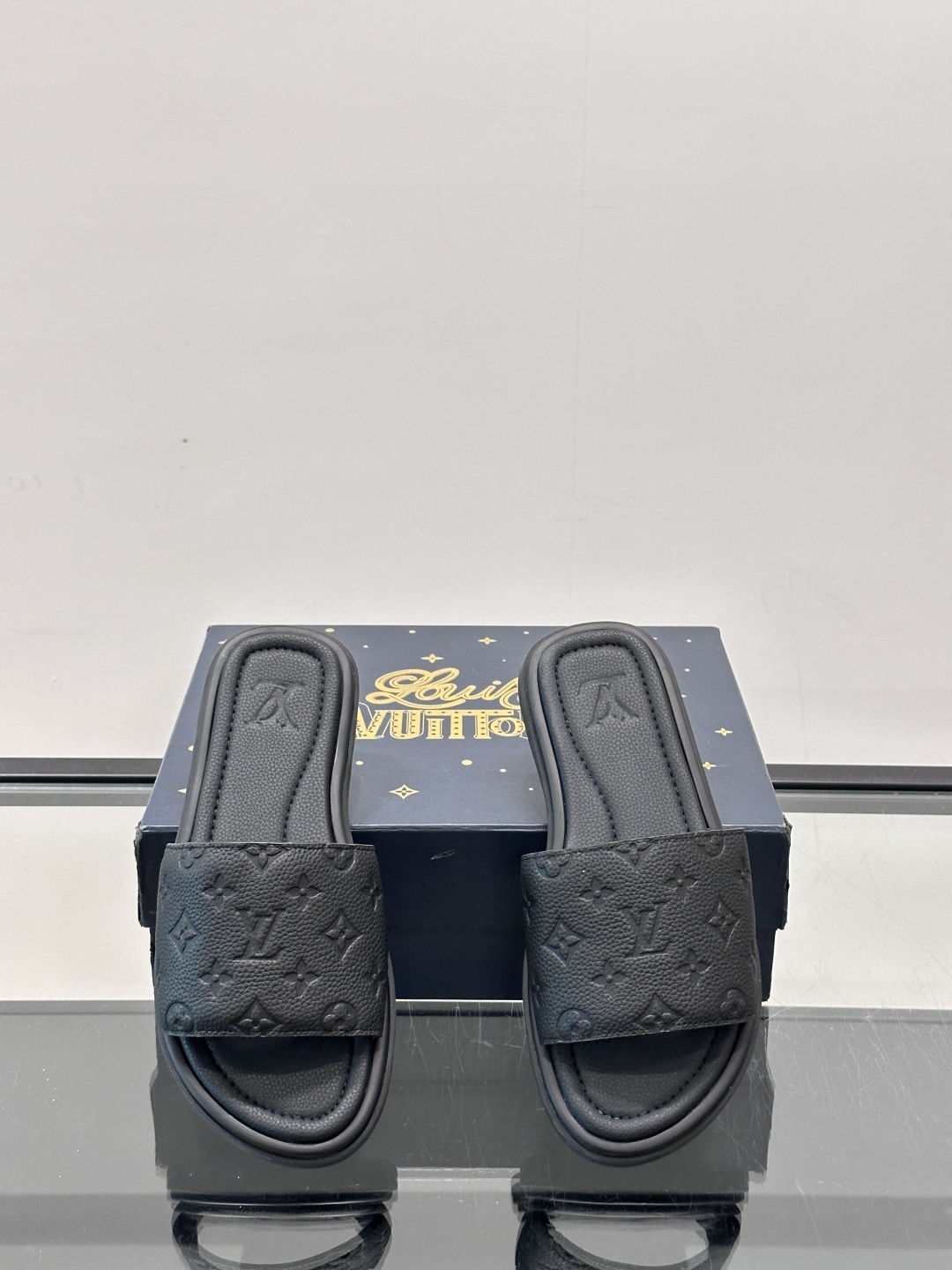 Louis Vuitton ss25 new arrival LV驴牌春夏系列新款平底沙滩拖鞋🥿简约精致