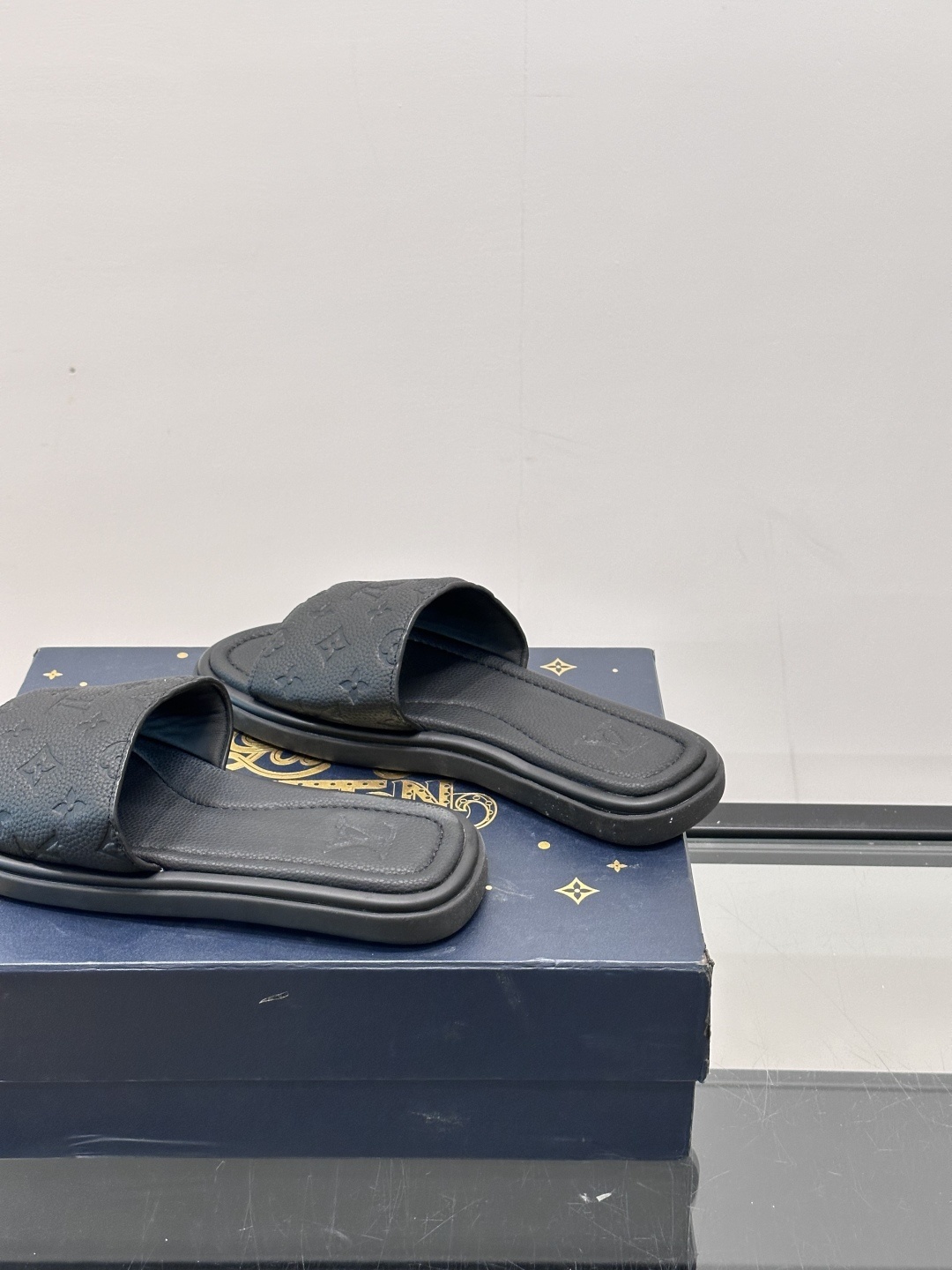 Louis Vuitton ss25 new arrival LV驴牌春夏系列新款平底沙滩拖鞋🥿简约精致