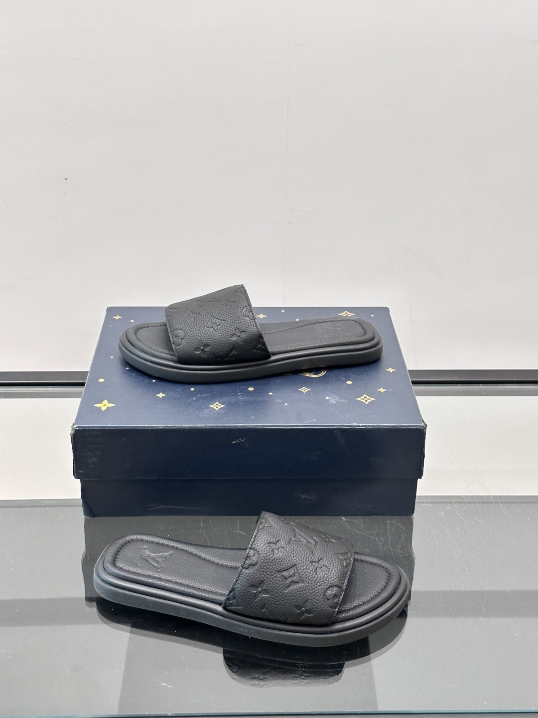 Louis Vuitton ss25 new arrival LV驴牌春夏系列新款平底沙滩拖鞋🥿简约精致