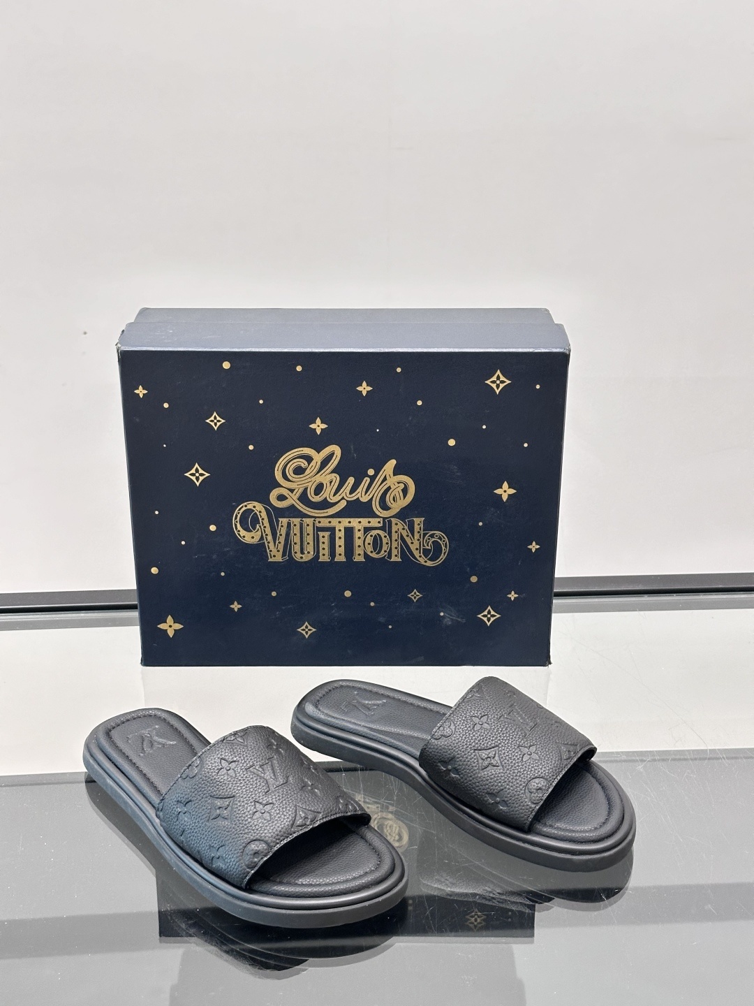 Louis Vuitton ss25 new arrival LV驴牌春夏系列新款平底沙滩拖鞋🥿简约精致