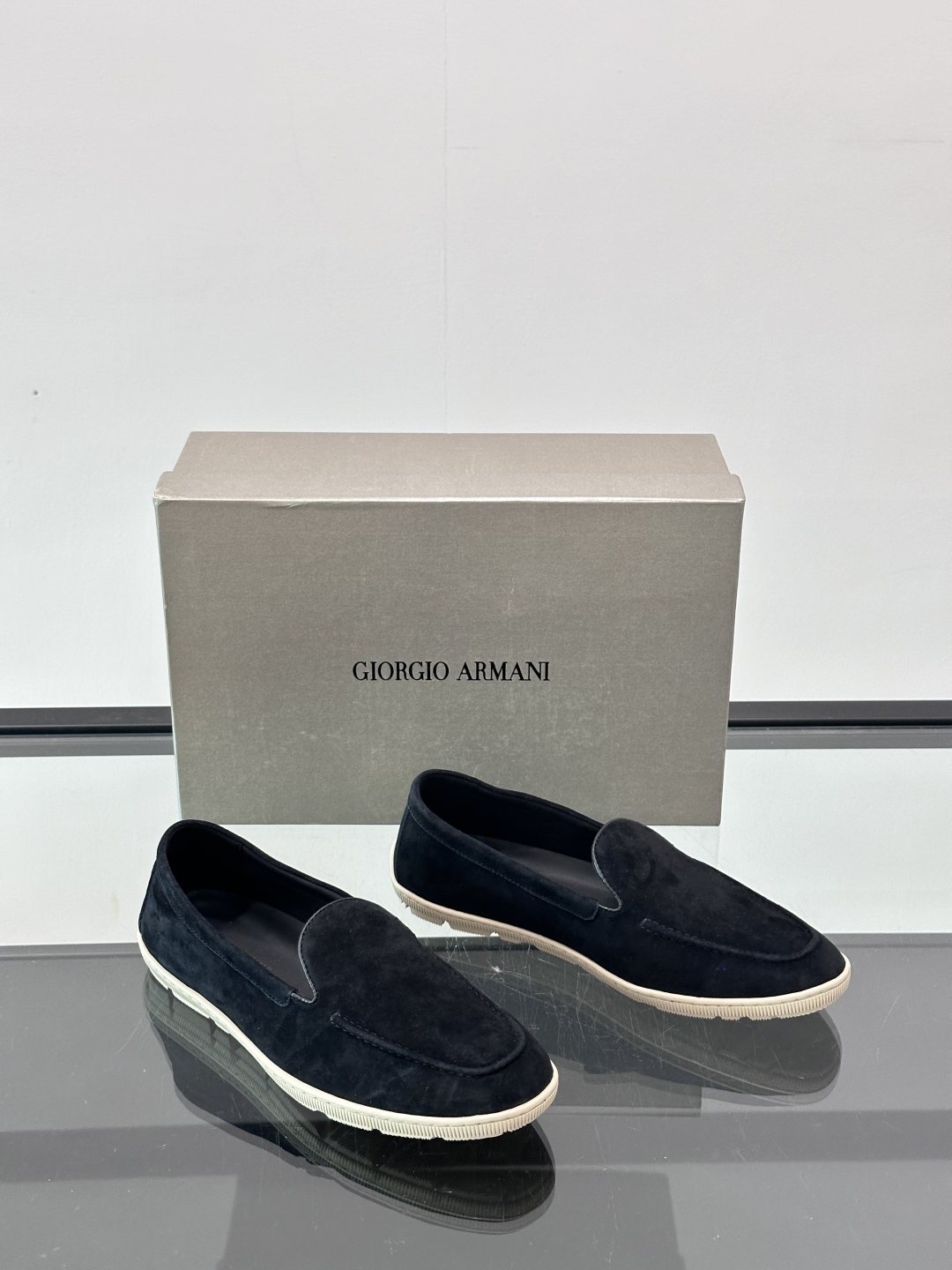  Armani 阿玛尼男士乐福鞋懒人鞋驾车鞋，慵懒老钱风格，采用头层牛皮制作，纹理均匀细腻，质感超强，柔
