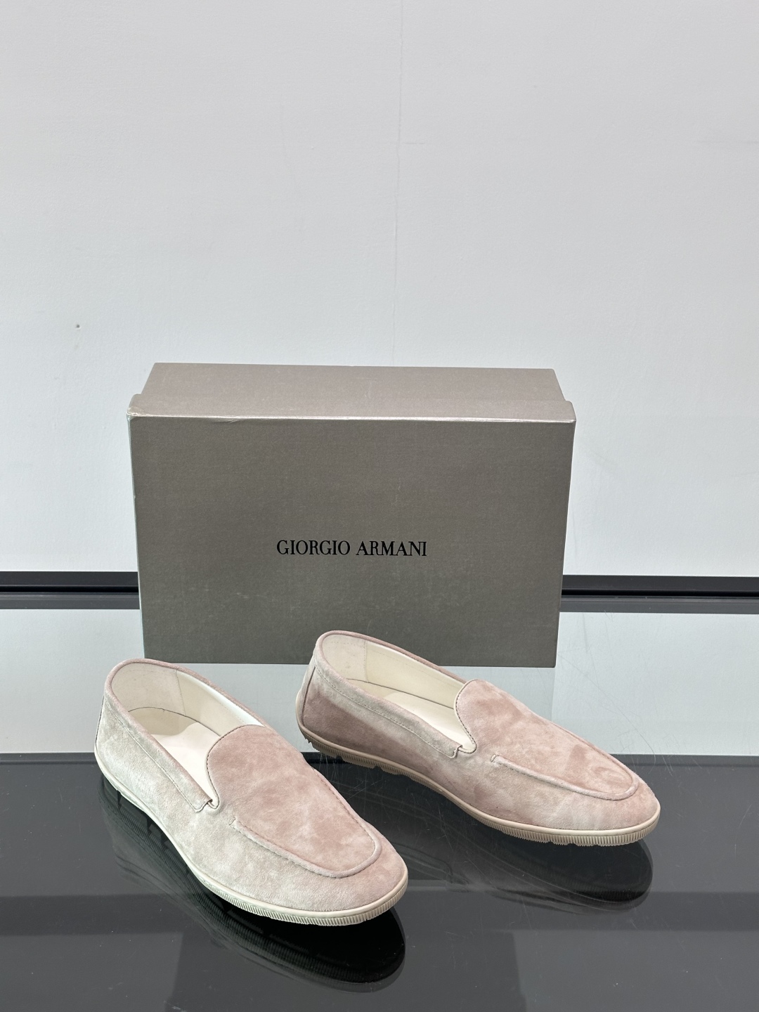  Armani 阿玛尼男士乐福鞋懒人鞋驾车鞋，慵懒老钱风格，采用头层牛皮制作，纹理均匀细腻，质感超强，柔