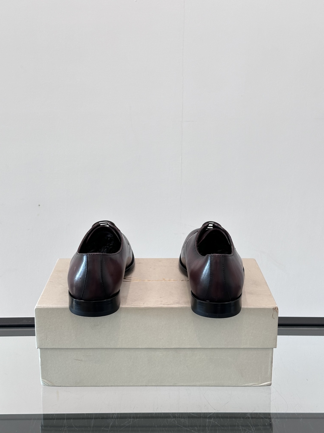 Santoni/圣东尼 意大利男士手工小牛皮真皮大底正装皮鞋，这个意大利纯手工鞋履品牌的每一双鞋设计简洁