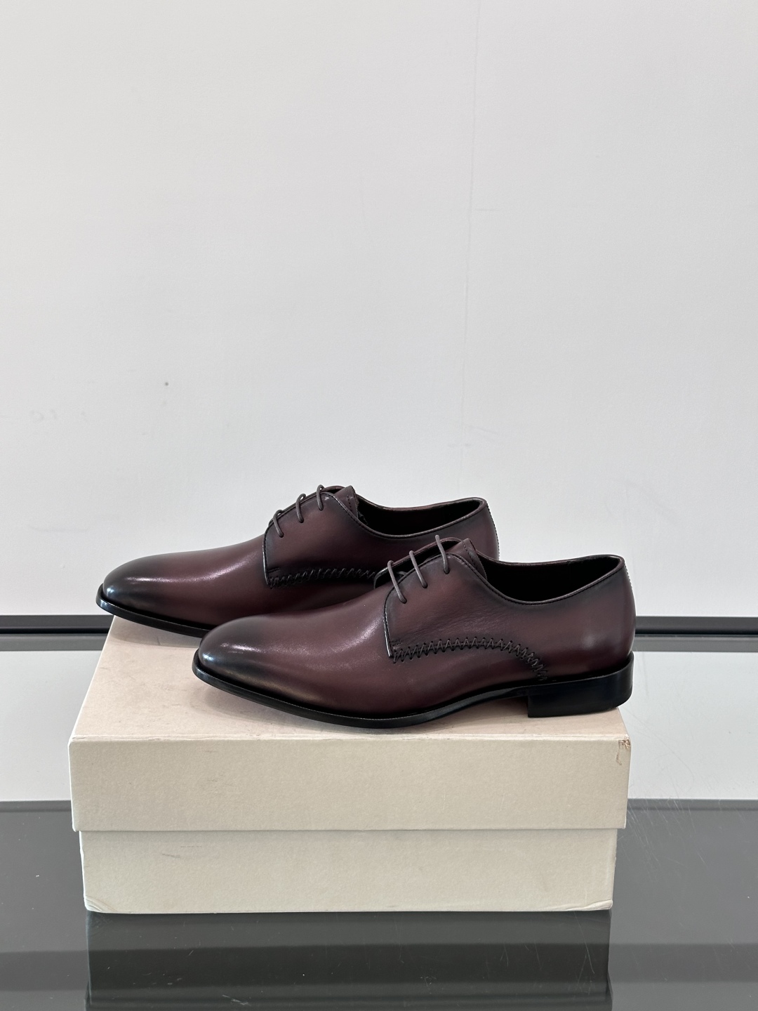 Santoni/圣东尼 意大利男士手工小牛皮真皮大底正装皮鞋，这个意大利纯手工鞋履品牌的每一双鞋设计简洁