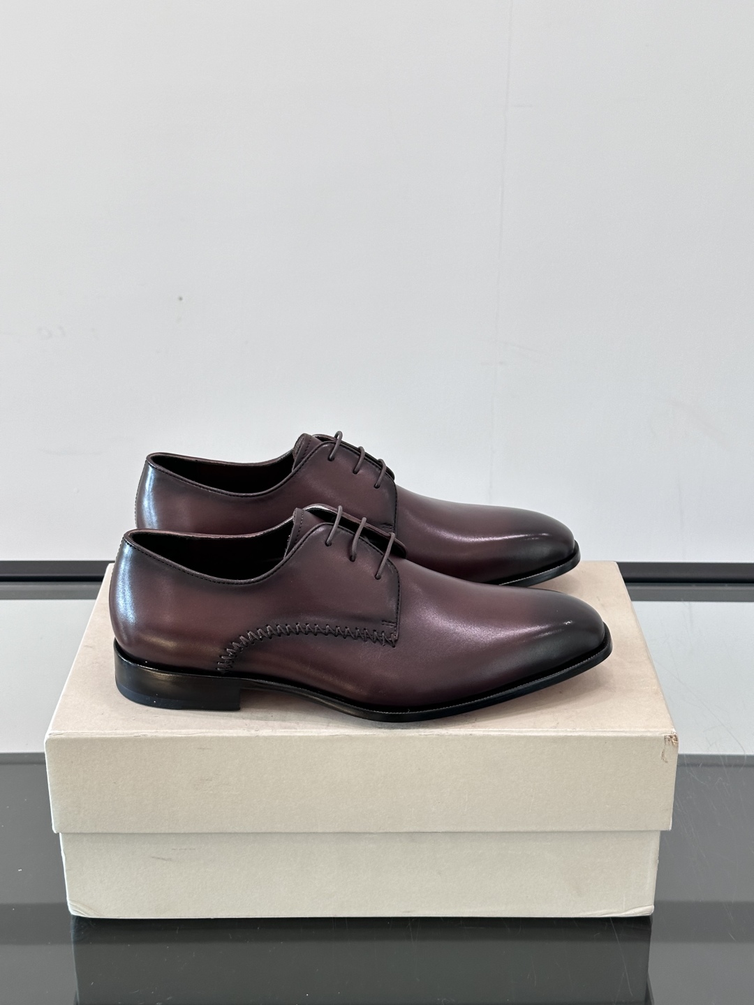 Santoni/圣东尼 意大利男士手工小牛皮真皮大底正装皮鞋，这个意大利纯手工鞋履品牌的每一双鞋设计简洁