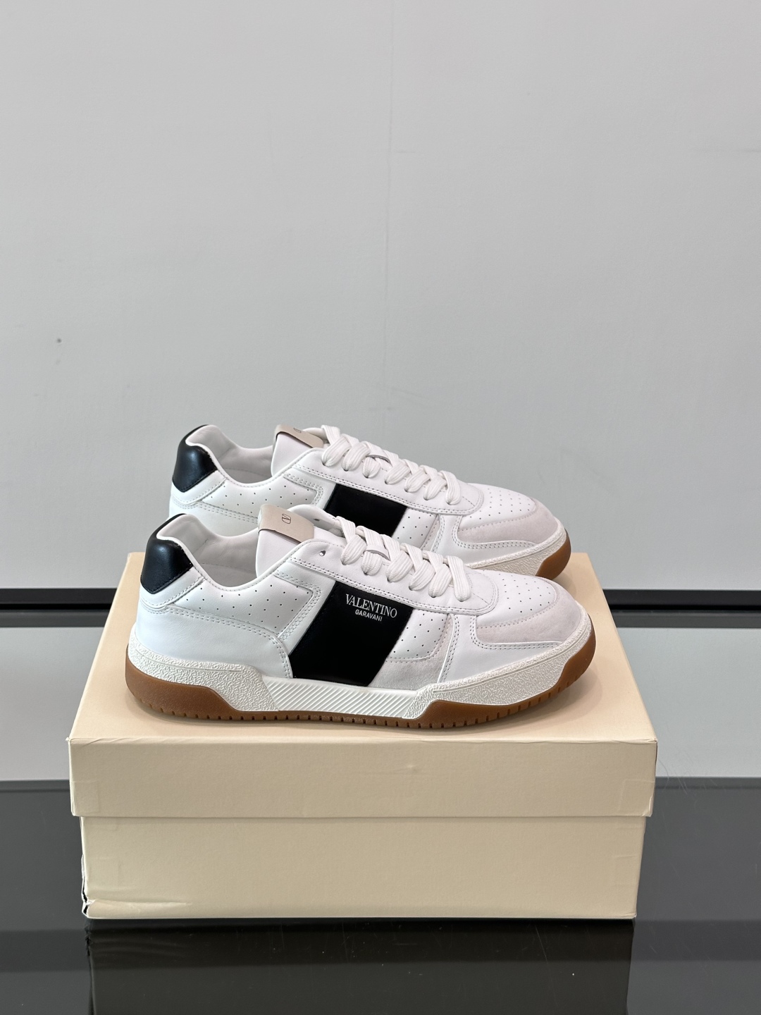 Valentino华伦天奴小白鞋情侣👫Valentino华伦天奴 Joie de Jouer系列 魔术贴