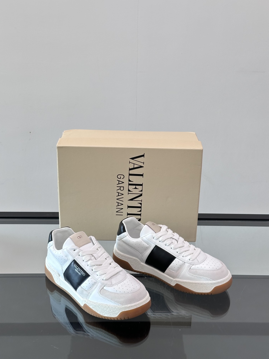 Valentino华伦天奴小白鞋情侣👫Valentino华伦天奴 Joie de Jouer系列 魔术贴