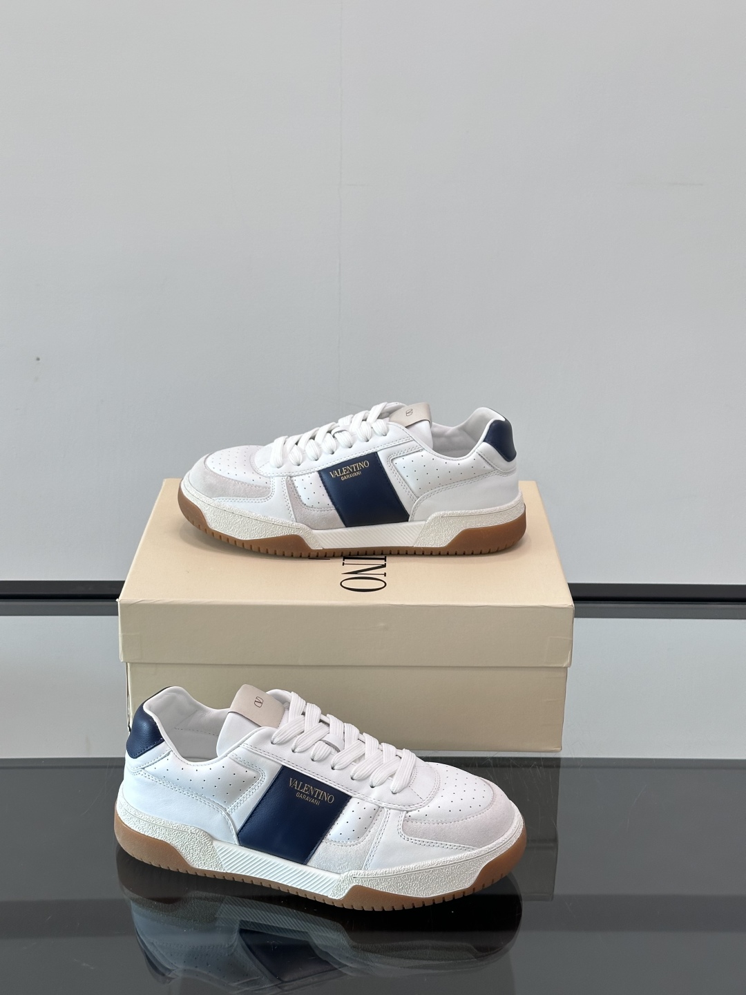Valentino华伦天奴小白鞋情侣👫Valentino华伦天奴 Joie de Jouer系列 魔术贴