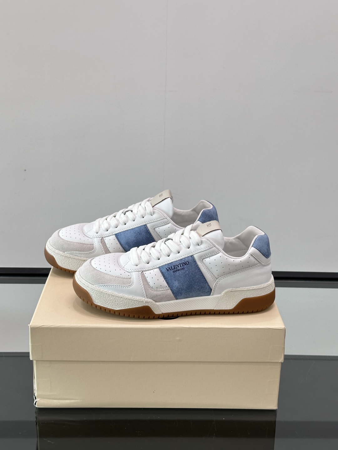 Valentino华伦天奴小白鞋情侣👫Valentino华伦天奴 Joie de Jouer系列 魔术贴