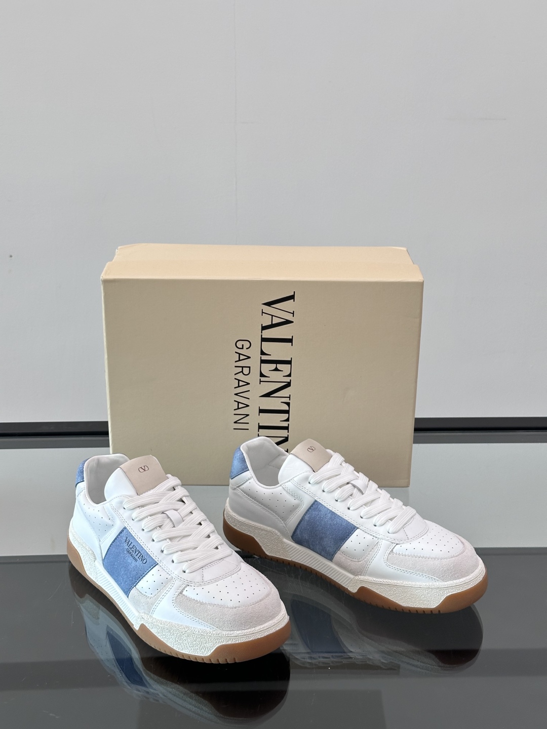 Valentino华伦天奴小白鞋情侣👫Valentino华伦天奴 Joie de Jouer系列 魔术贴