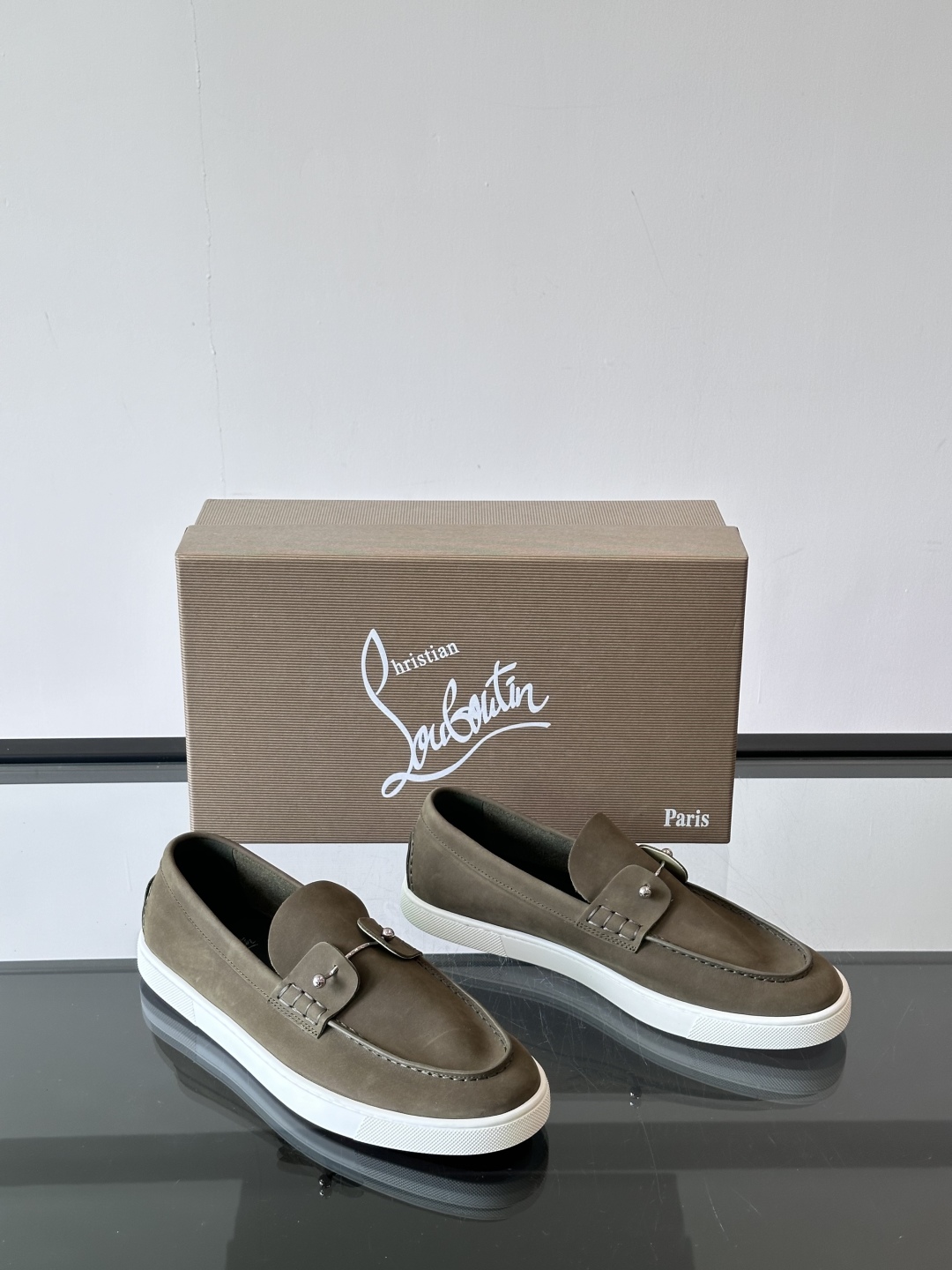 CL 黑色一脚蹬 男士老钱风休闲鞋Christian Louboutin 休闲鞋👟！这双老钱风一脚蹬 脚