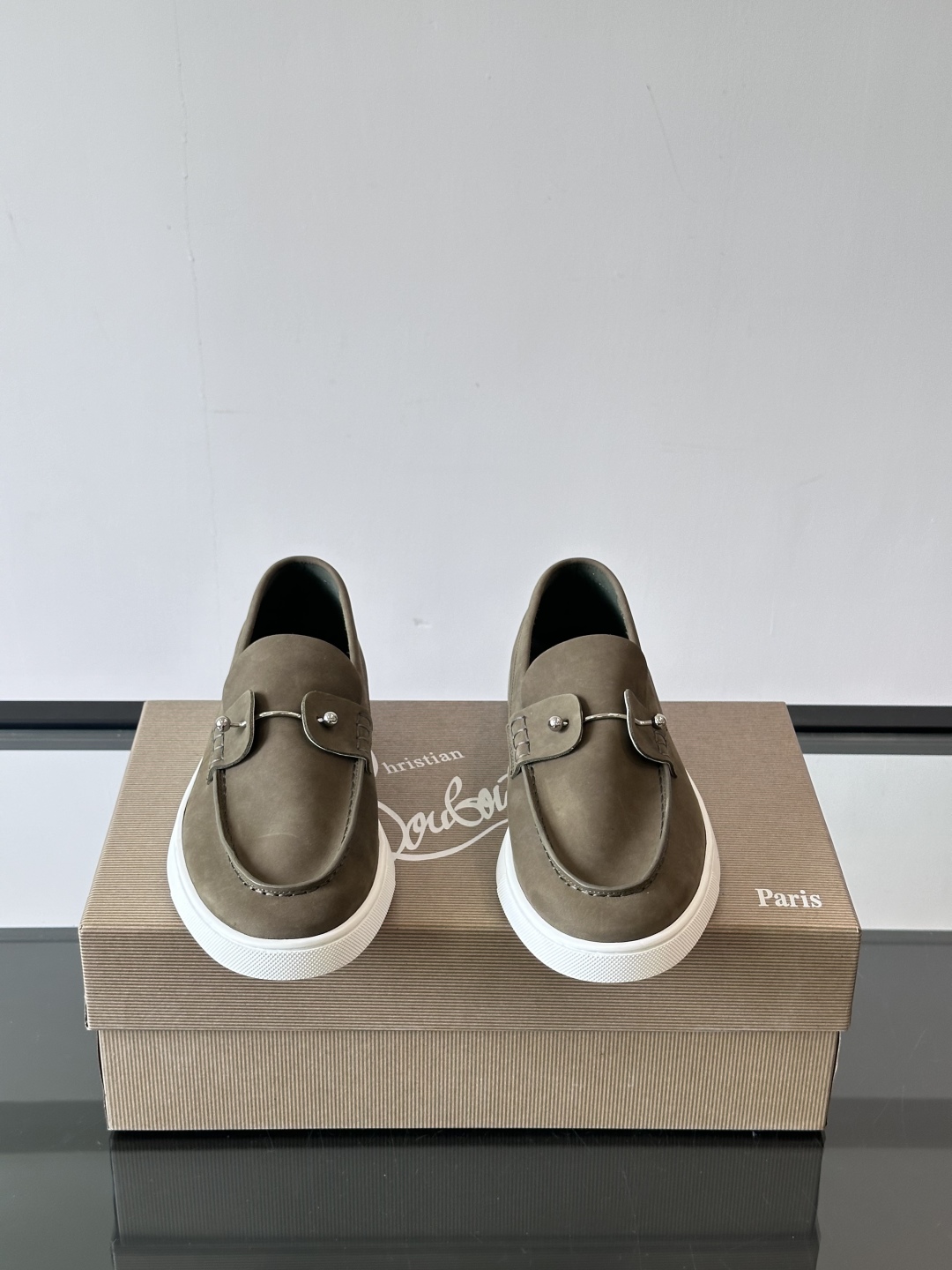 CL 黑色一脚蹬 男士老钱风休闲鞋Christian Louboutin 休闲鞋👟！这双老钱风一脚蹬 脚