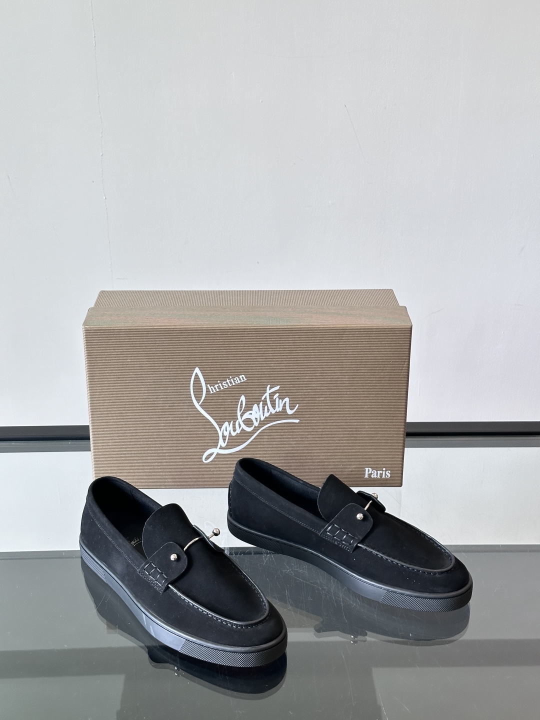 CL 黑色一脚蹬 男士老钱风休闲鞋Christian Louboutin 休闲鞋👟！这双老钱风一脚蹬 脚