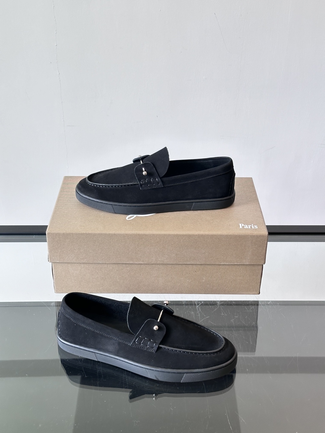CL 黑色一脚蹬 男士老钱风休闲鞋Christian Louboutin 休闲鞋👟！这双老钱风一脚蹬 脚