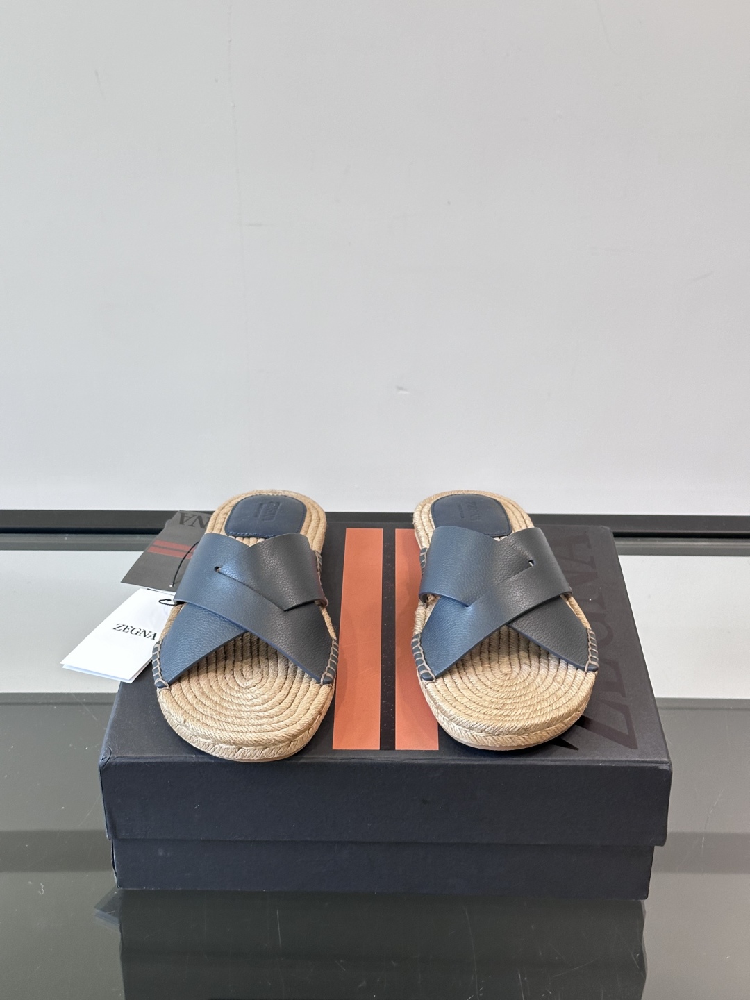 Ermenegildo Zegna/杰尼亚真皮草编男式凉鞋，官网同步首发，鞋子采用全进口全牛皮面，鞋垫是