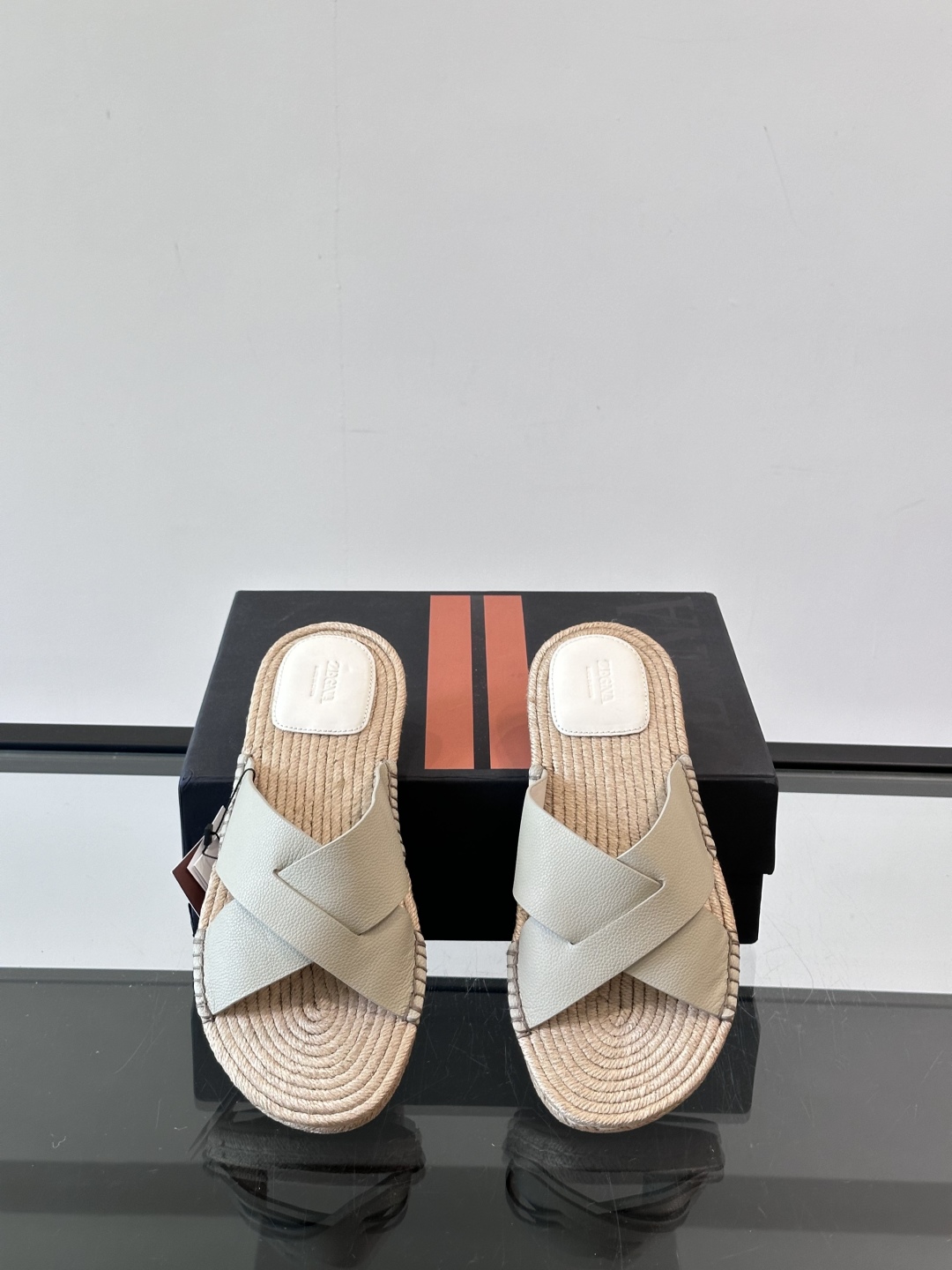 Ermenegildo Zegna/杰尼亚真皮草编男式凉鞋，官网同步首发，鞋子采用全进口全牛皮面，鞋垫是