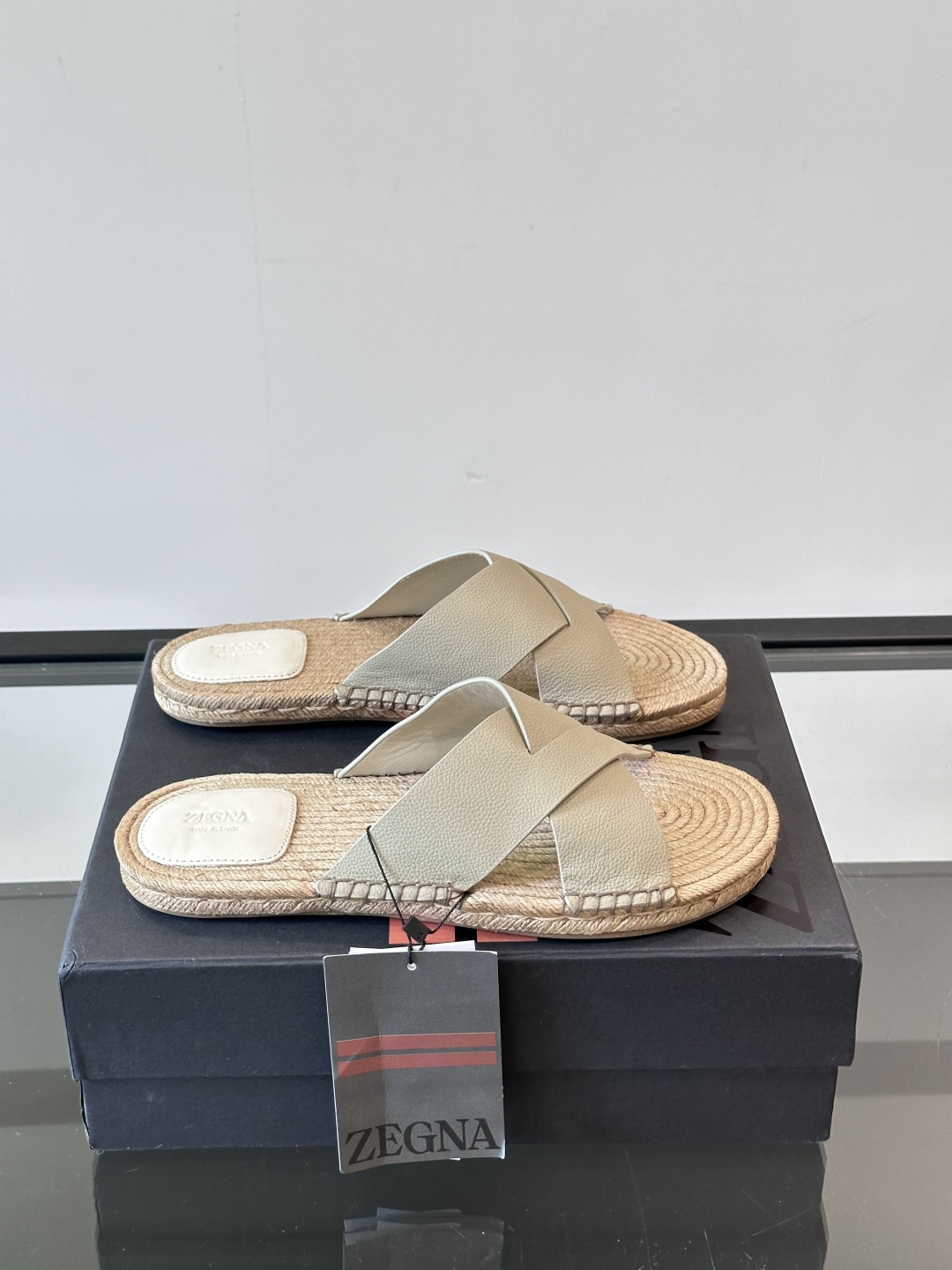 Ermenegildo Zegna/杰尼亚真皮草编男式凉鞋，官网同步首发，鞋子采用全进口全牛皮面，鞋垫是