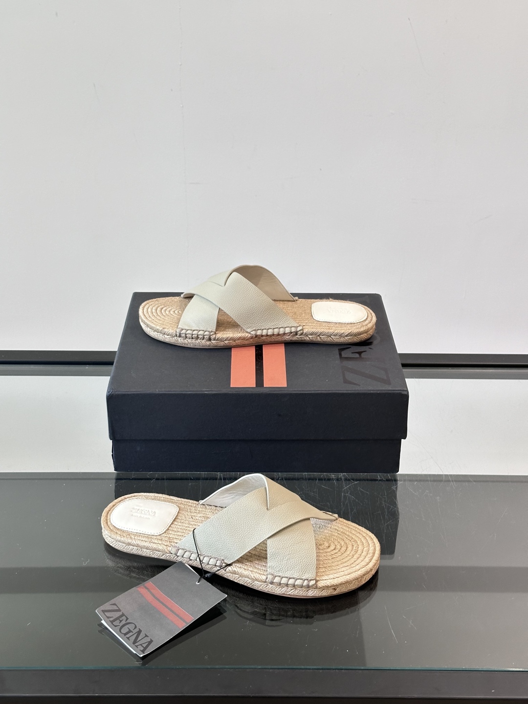 Ermenegildo Zegna/杰尼亚真皮草编男式凉鞋，官网同步首发，鞋子采用全进口全牛皮面，鞋垫是