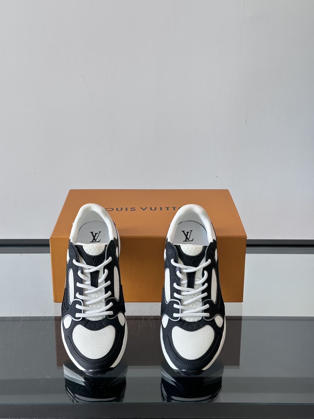  𝐋𝐨𝐮𝐢𝐬 𝐕𝐮𝐢𝐭𝐭𝐨𝐧 𝐎𝐥𝐲𝐦𝐩𝐢𝐚路易威登新品情侣款👫休闲运动鞋 LV也有自己的银角大王了❕ 