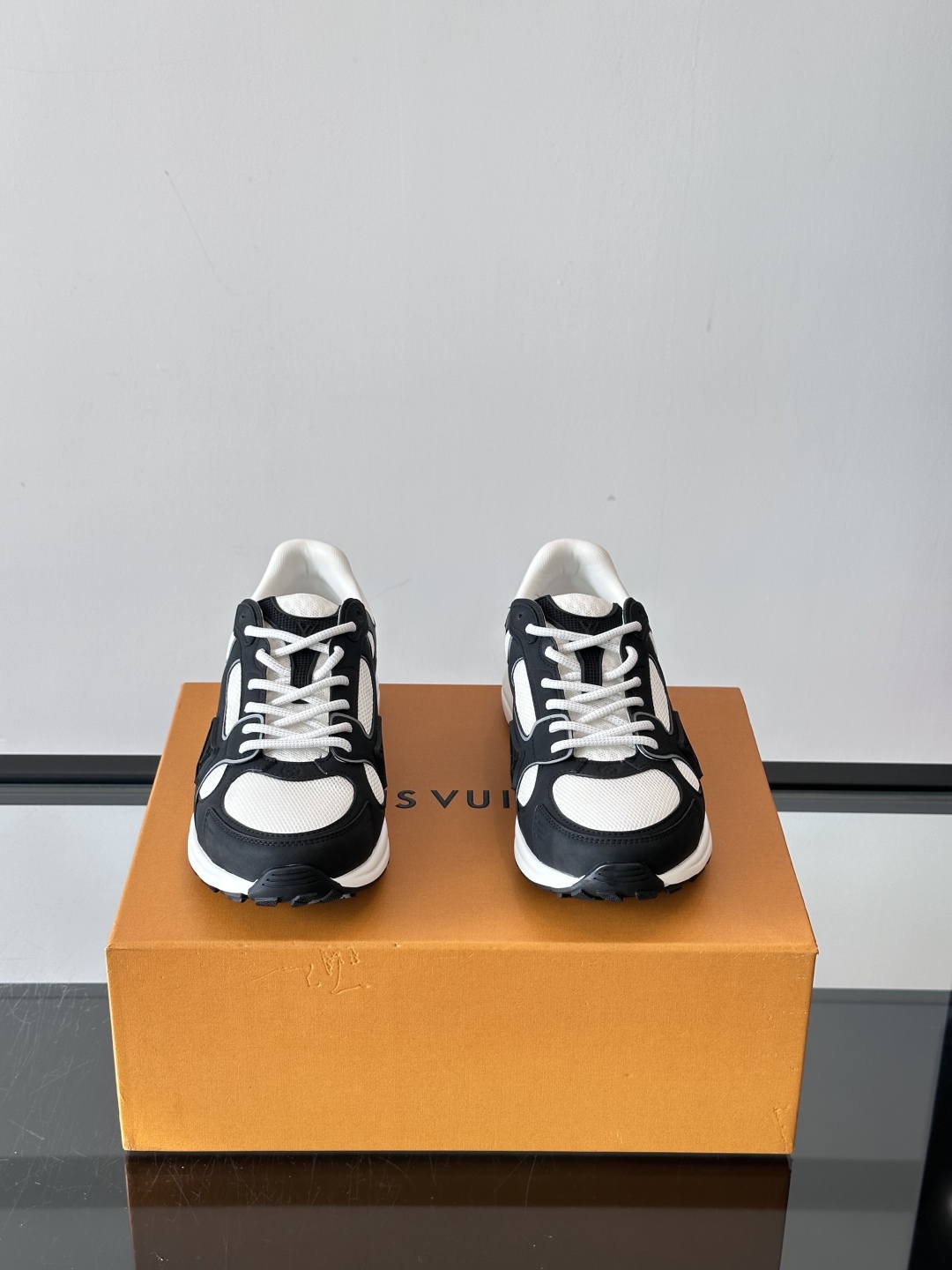  𝐋𝐨𝐮𝐢𝐬 𝐕𝐮𝐢𝐭𝐭𝐨𝐧 𝐎𝐥𝐲𝐦𝐩𝐢𝐚路易威登新品情侣款👫休闲运动鞋 LV也有自己的银角大王了❕ 