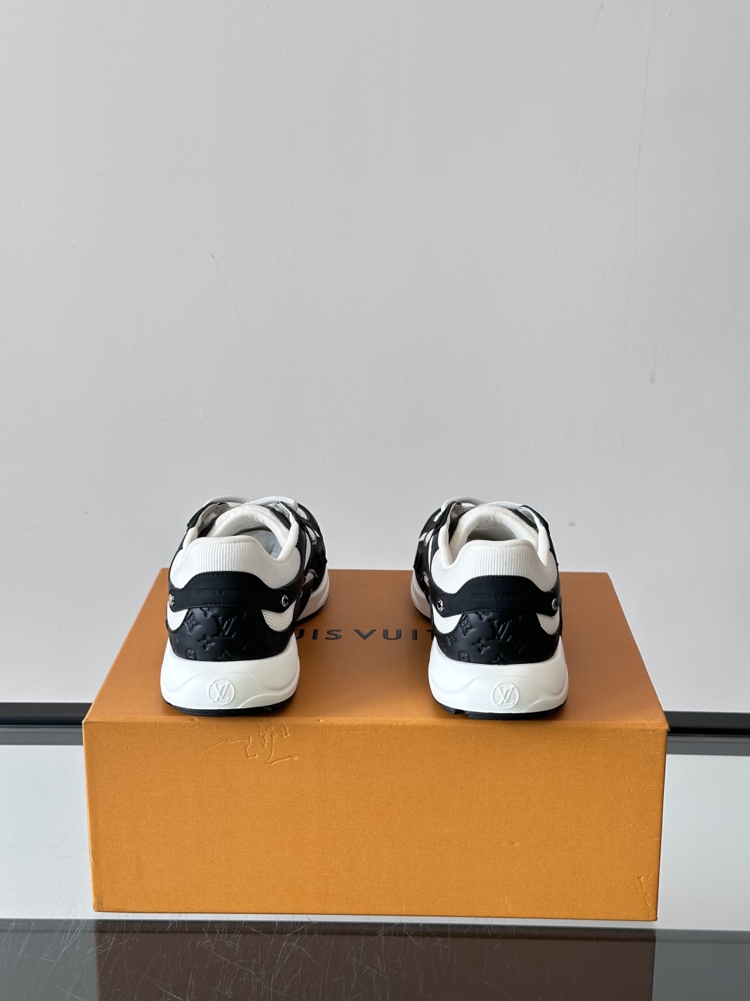  𝐋𝐨𝐮𝐢𝐬 𝐕𝐮𝐢𝐭𝐭𝐨𝐧 𝐎𝐥𝐲𝐦𝐩𝐢𝐚路易威登新品情侣款👫休闲运动鞋 LV也有自己的银角大王了❕ 