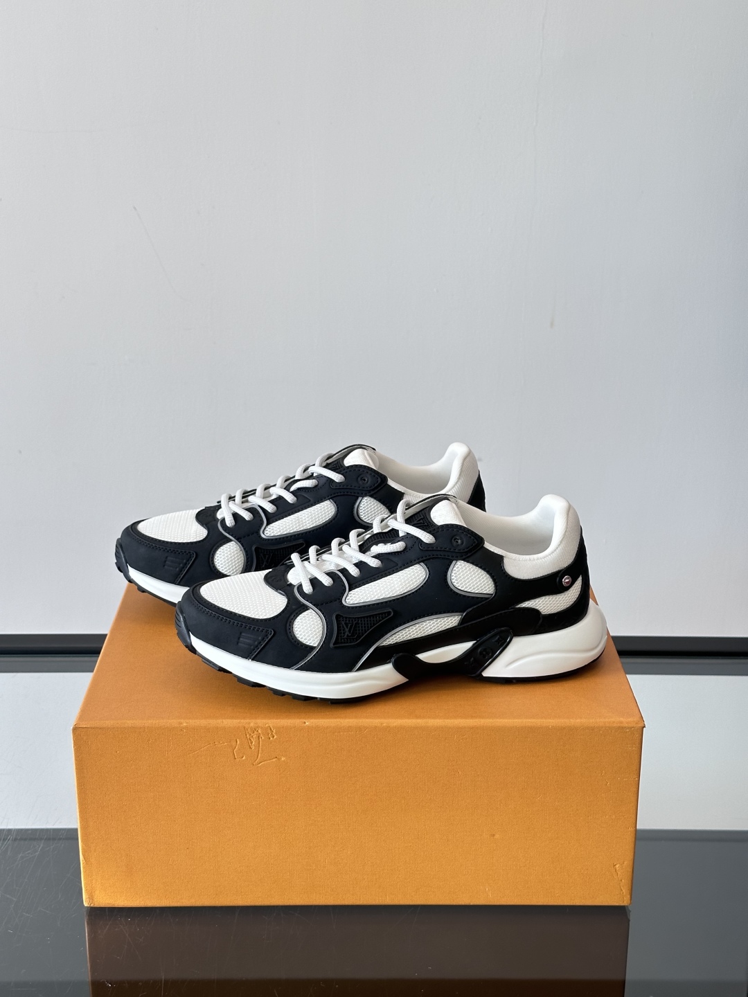  𝐋𝐨𝐮𝐢𝐬 𝐕𝐮𝐢𝐭𝐭𝐨𝐧 𝐎𝐥𝐲𝐦𝐩𝐢𝐚路易威登新品情侣款👫休闲运动鞋 LV也有自己的银角大王了❕ 