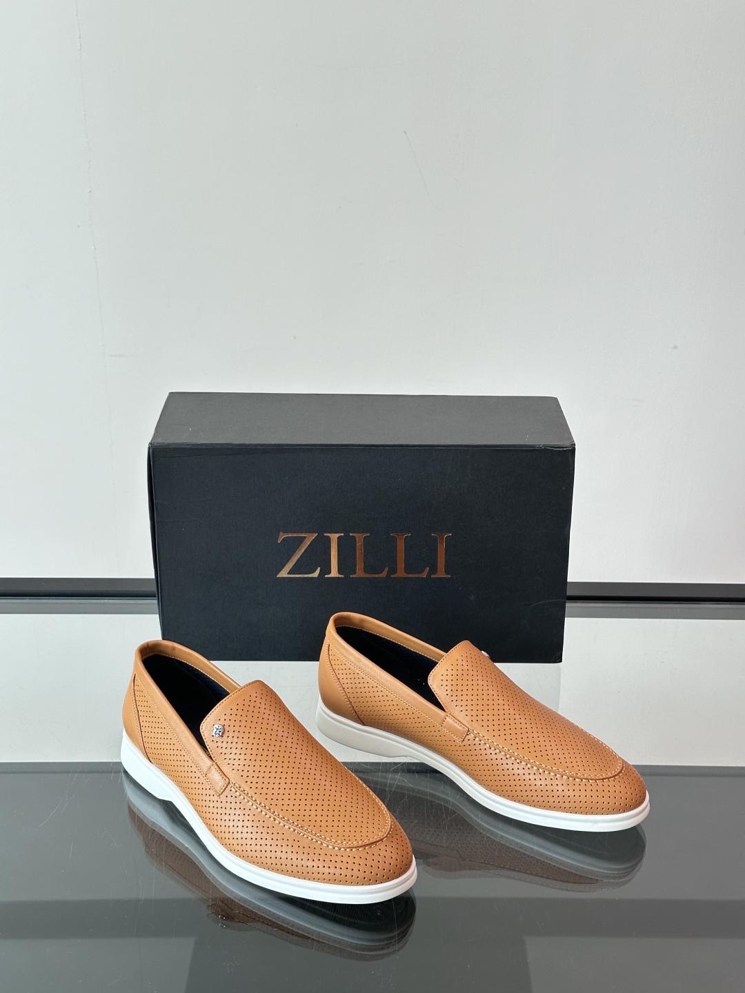 ZILLI法国顶奢男鞋👞ZILLI目之所及‼️简约风貌随心而行。‼️神形兼备，谱写男士魅力。👀棱角之间，