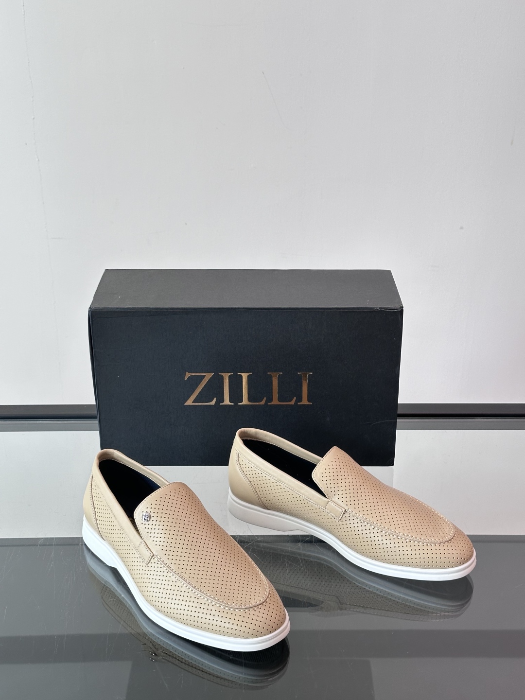 ZILLI法国顶奢男鞋👞ZILLI目之所及‼️简约风貌随心而行。‼️神形兼备，谱写男士魅力。👀棱角之间，