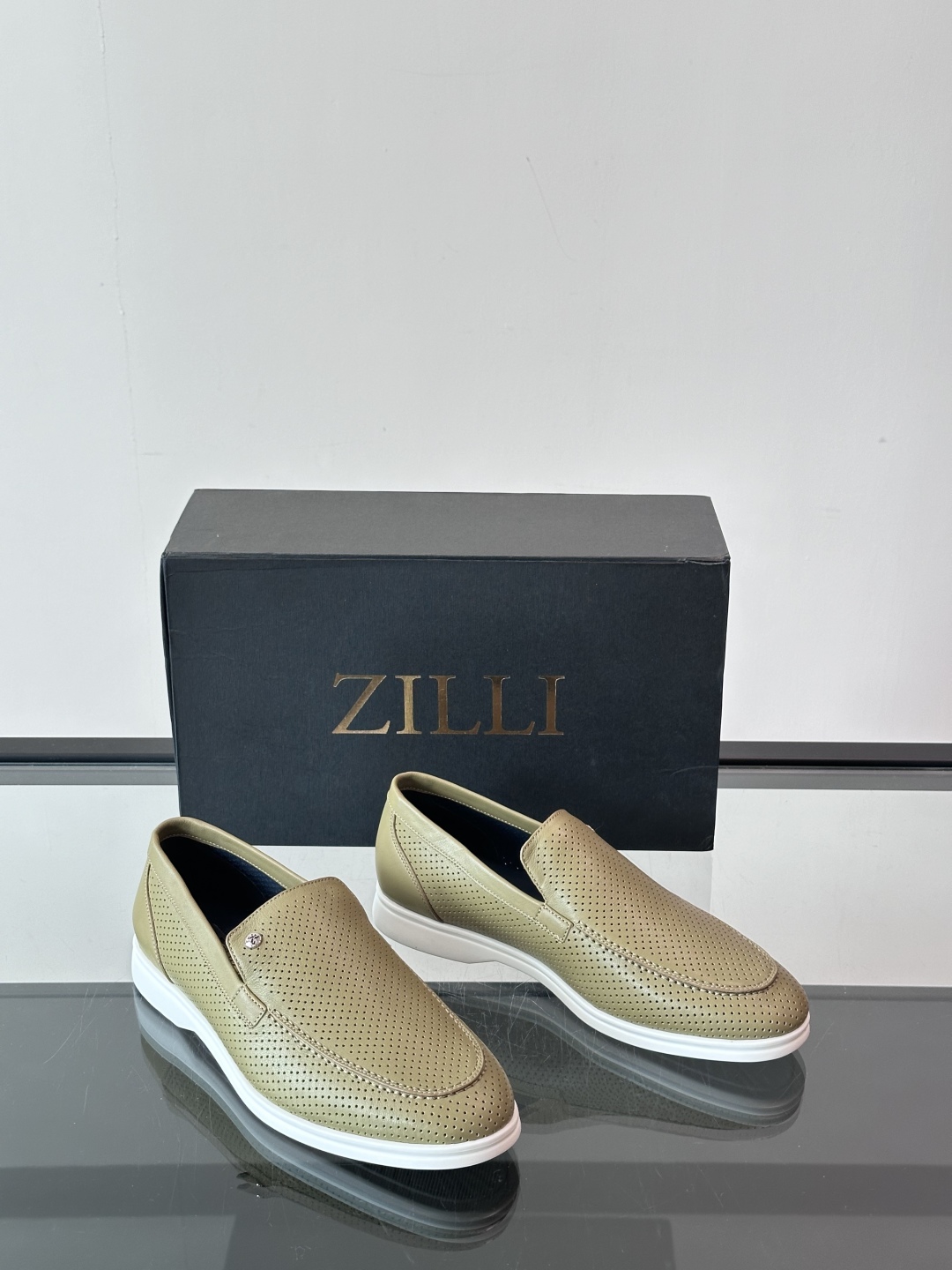 ZILLI法国顶奢男鞋👞ZILLI目之所及‼️简约风貌随心而行。‼️神形兼备，谱写男士魅力。👀棱角之间，