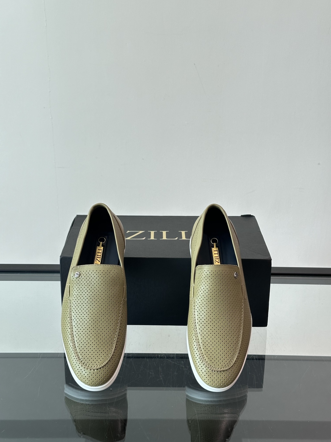 ZILLI法国顶奢男鞋👞ZILLI目之所及‼️简约风貌随心而行。‼️神形兼备，谱写男士魅力。👀棱角之间，