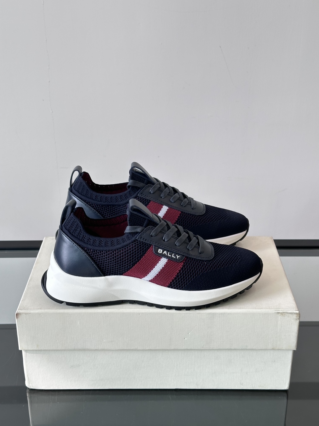 BALLY25夏季巴利家最新款的男士休闲运动鞋👟，巴利经典红白红，经典配色。黑红简约大气 ，采用进口飞织