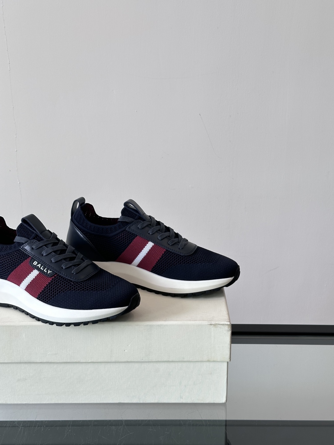 BALLY25夏季巴利家最新款的男士休闲运动鞋👟，巴利经典红白红，经典配色。黑红简约大气 ，采用进口飞织