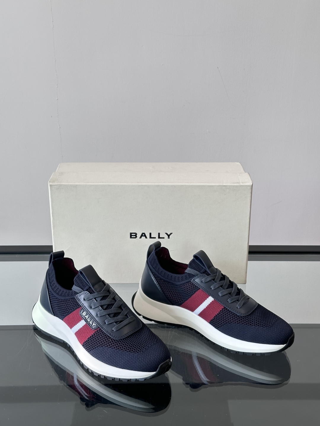 BALLY25夏季巴利家最新款的男士休闲运动鞋👟，巴利经典红白红，经典配色。黑红简约大气 ，采用进口飞织