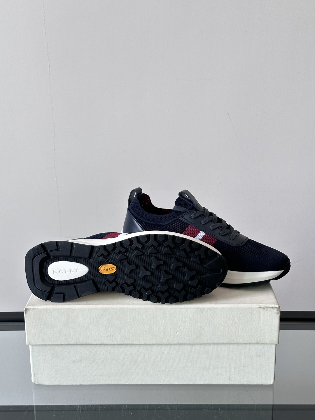 BALLY25夏季巴利家最新款的男士休闲运动鞋👟，巴利经典红白红，经典配色。黑红简约大气 ，采用进口飞织