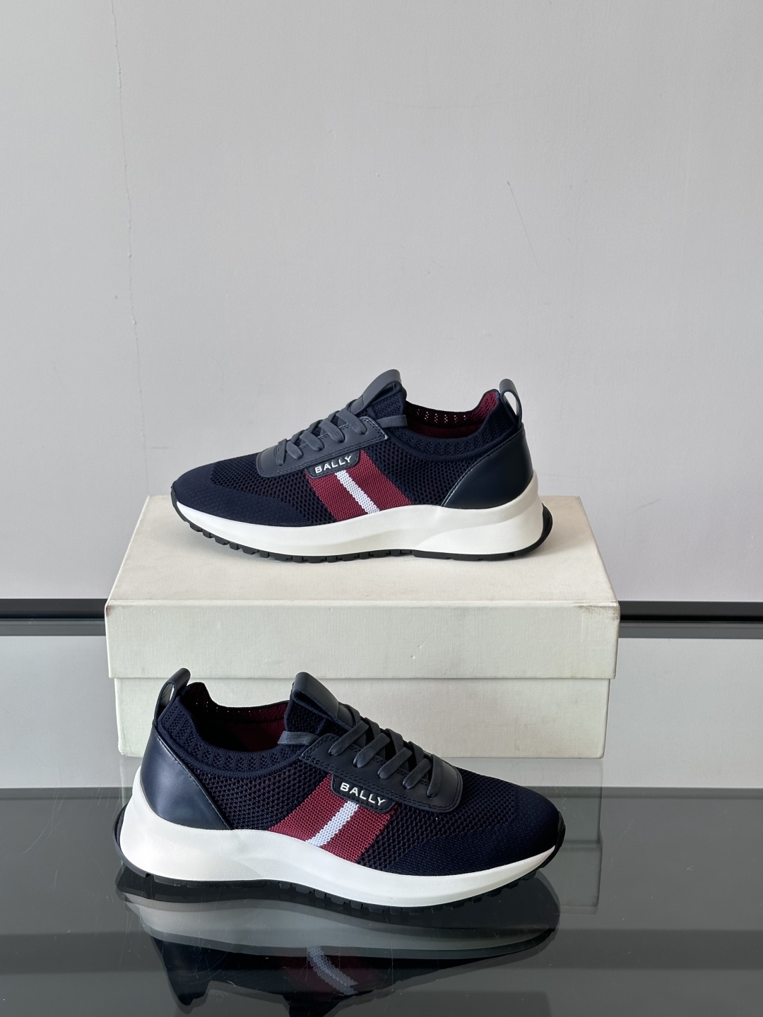 BALLY25夏季巴利家最新款的男士休闲运动鞋👟，巴利经典红白红，经典配色。黑红简约大气 ，采用进口飞织
