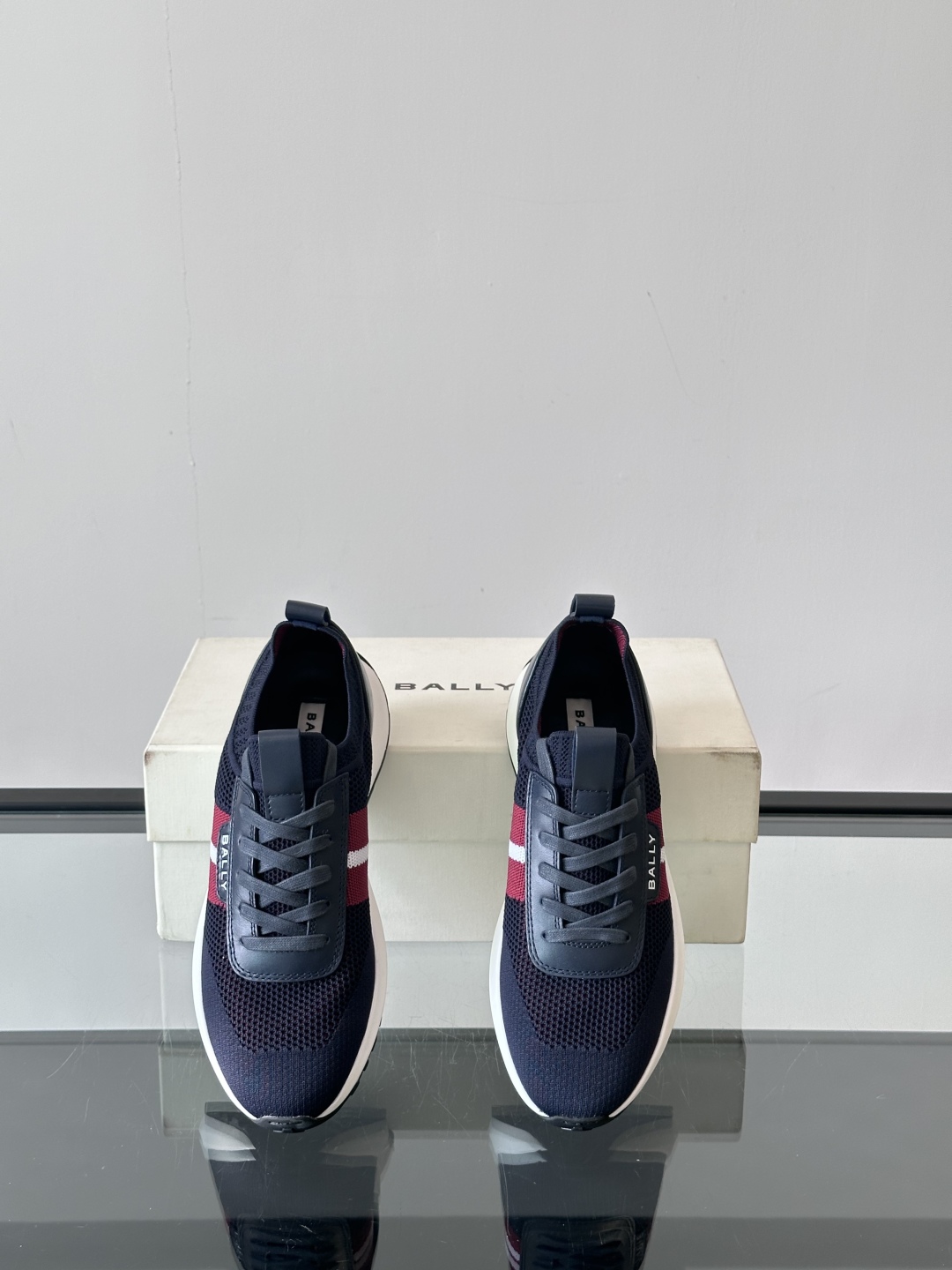 BALLY25夏季巴利家最新款的男士休闲运动鞋👟，巴利经典红白红，经典配色。黑红简约大气 ，采用进口飞织