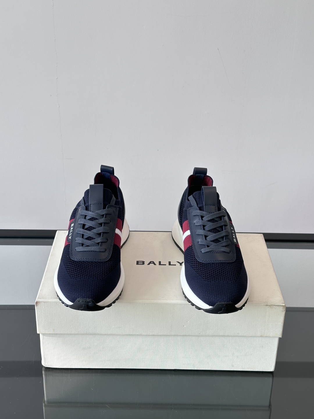 BALLY25夏季巴利家最新款的男士休闲运动鞋👟，巴利经典红白红，经典配色。黑红简约大气 ，采用进口飞织