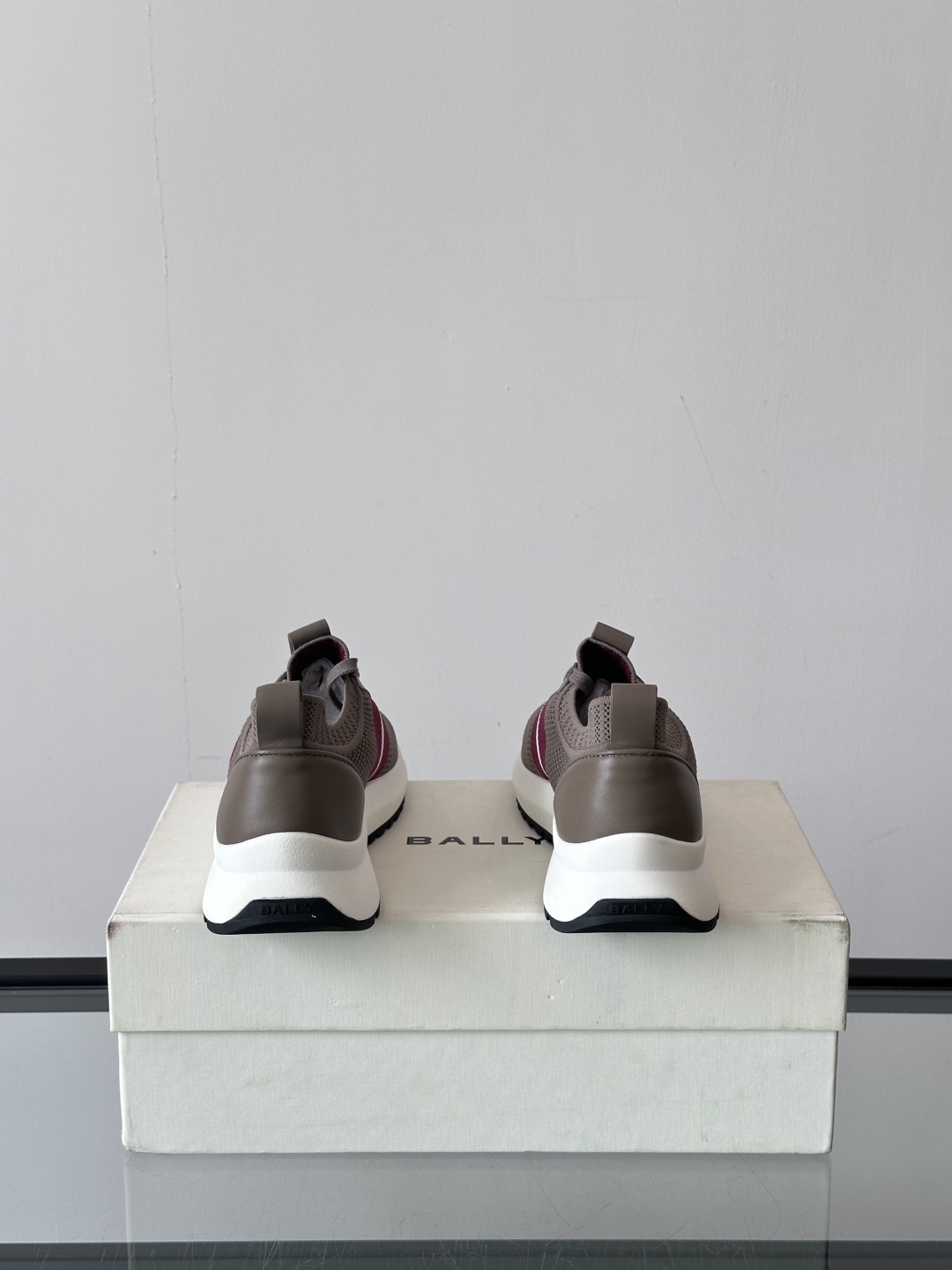 BALLY25夏季巴利家最新款的男士休闲运动鞋👟，巴利经典红白红，经典配色。黑红简约大气 ，采用进口飞织