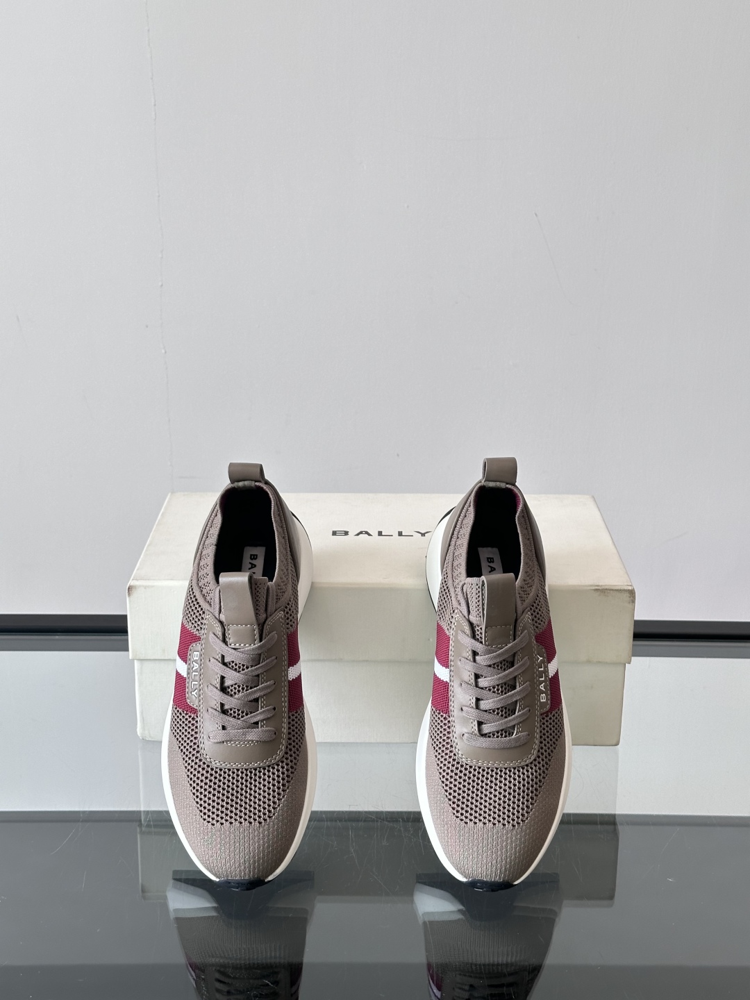 BALLY25夏季巴利家最新款的男士休闲运动鞋👟，巴利经典红白红，经典配色。黑红简约大气 ，采用进口飞织