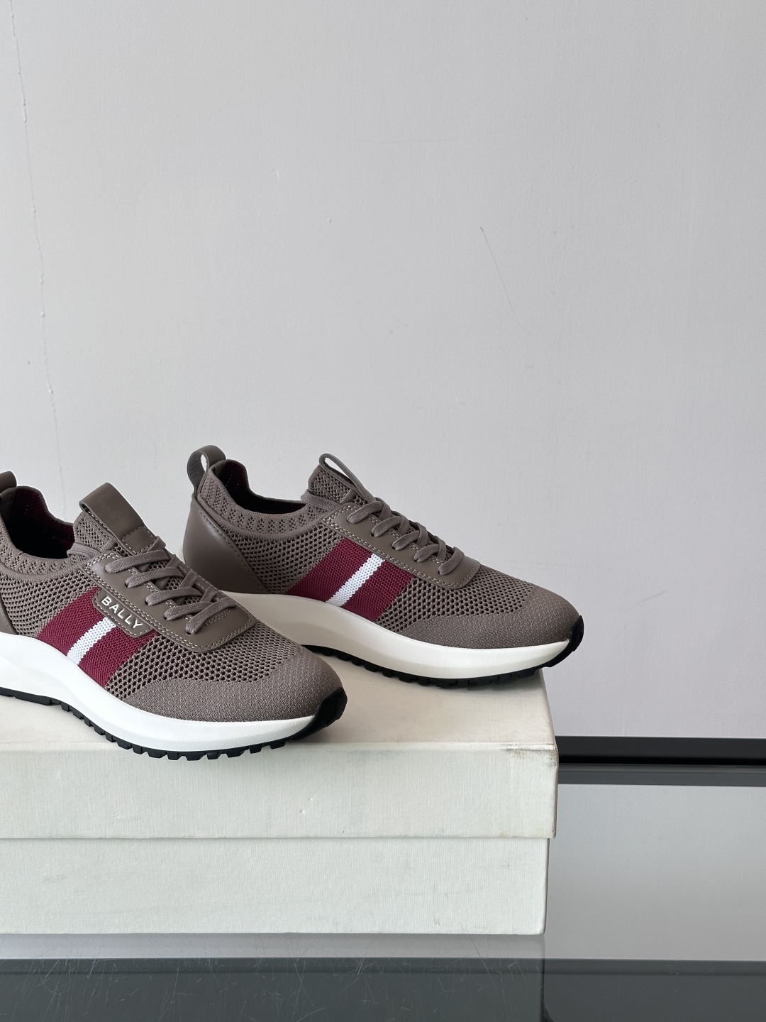 BALLY25夏季巴利家最新款的男士休闲运动鞋👟，巴利经典红白红，经典配色。黑红简约大气 ，采用进口飞织