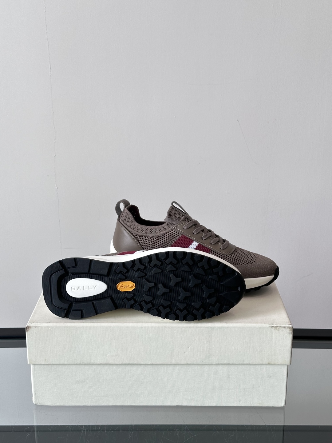 BALLY25夏季巴利家最新款的男士休闲运动鞋👟，巴利经典红白红，经典配色。黑红简约大气 ，采用进口飞织