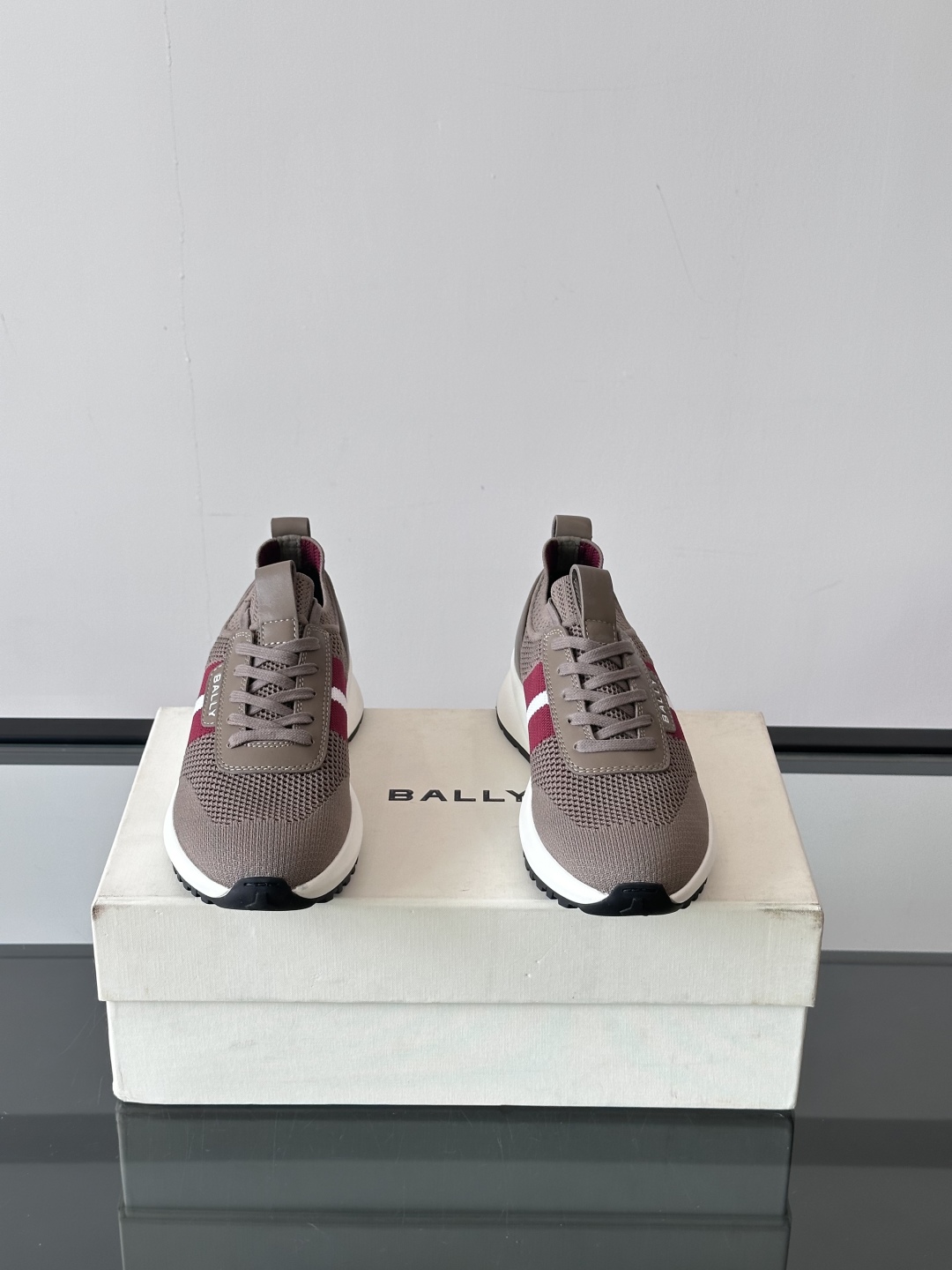 BALLY25夏季巴利家最新款的男士休闲运动鞋👟，巴利经典红白红，经典配色。黑红简约大气 ，采用进口飞织