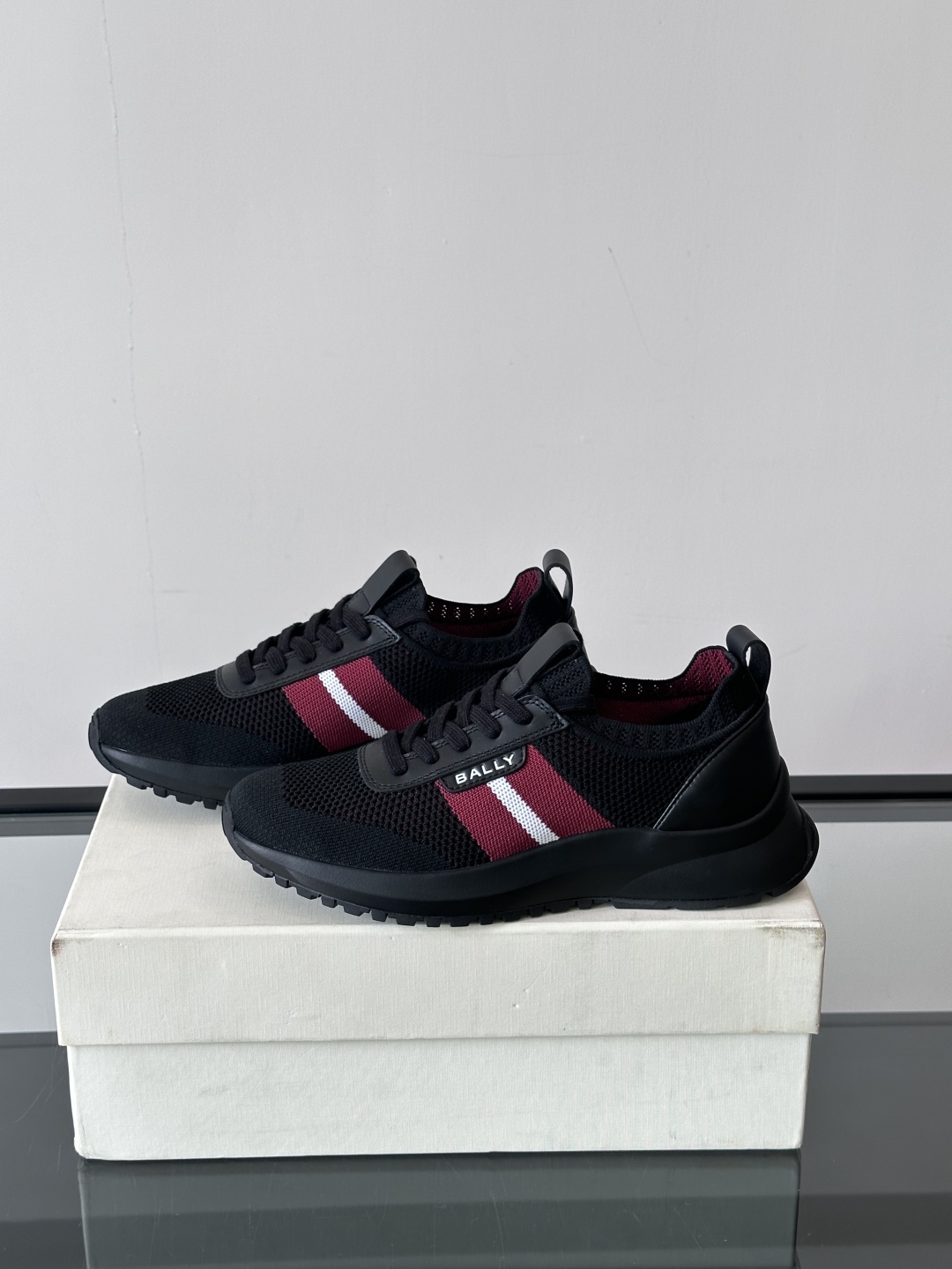 BALLY25夏季巴利家最新款的男士休闲运动鞋👟，巴利经典红白红，经典配色。黑红简约大气 ，采用进口飞织